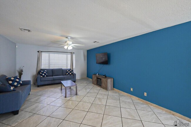 Building Photo - 1429 S Pagent Ave