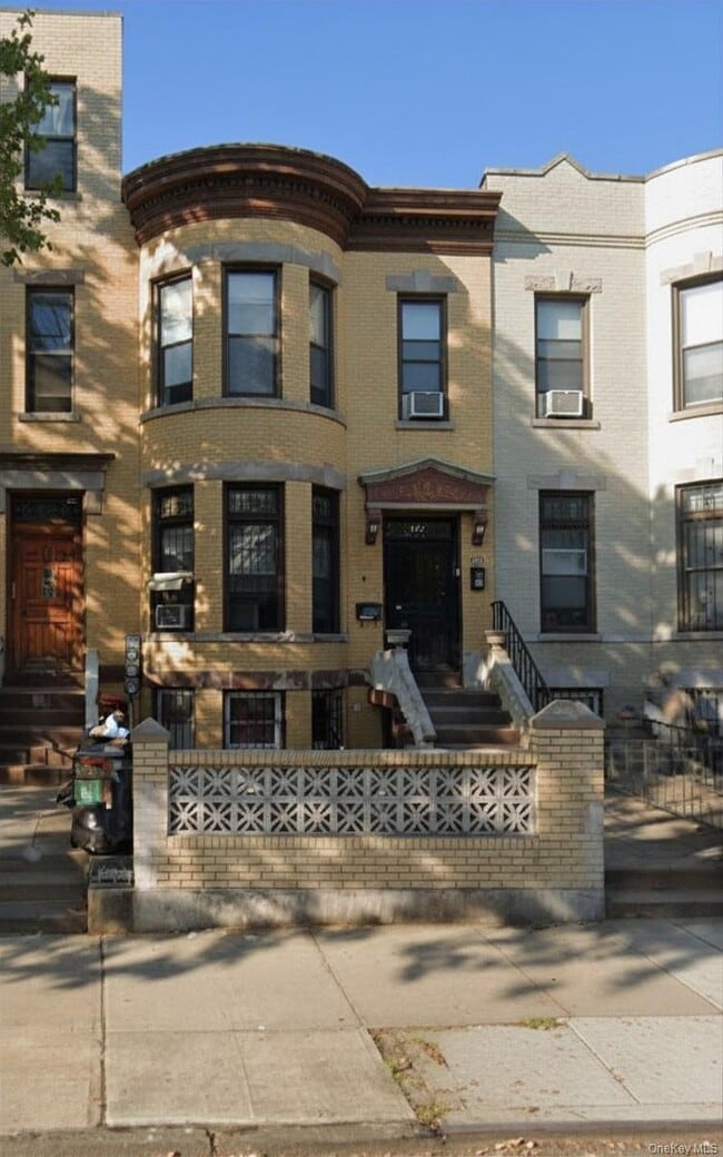 Building Photo - 969 55th St