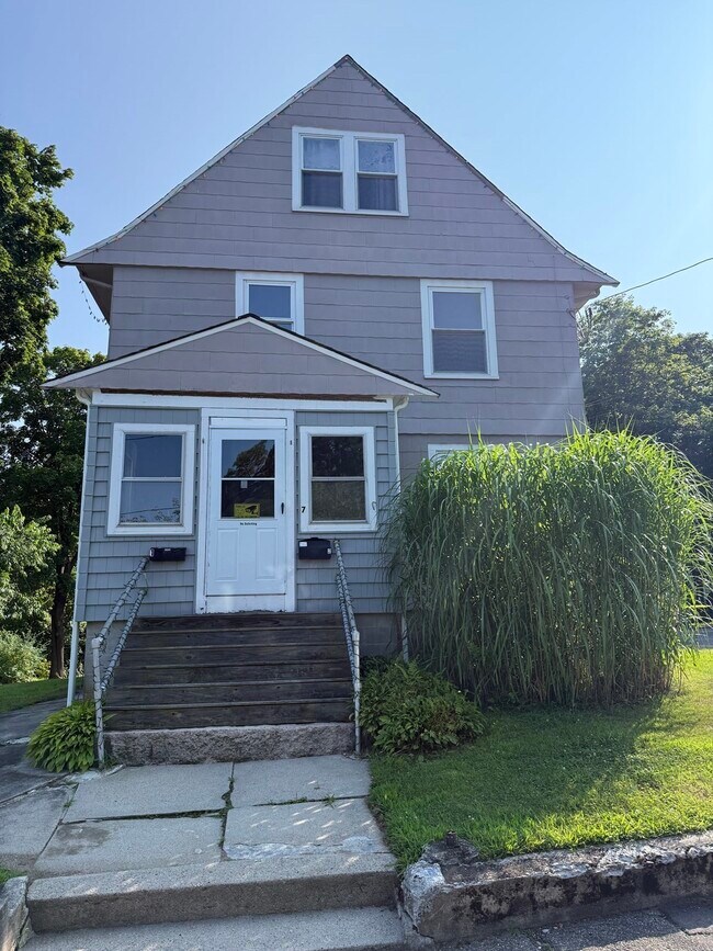 Building Photo - 7 Poplar St