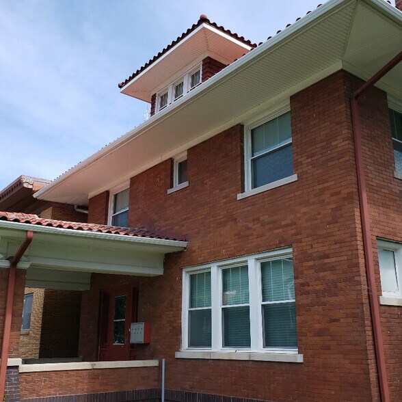 Building Photo - 531 S 36th St