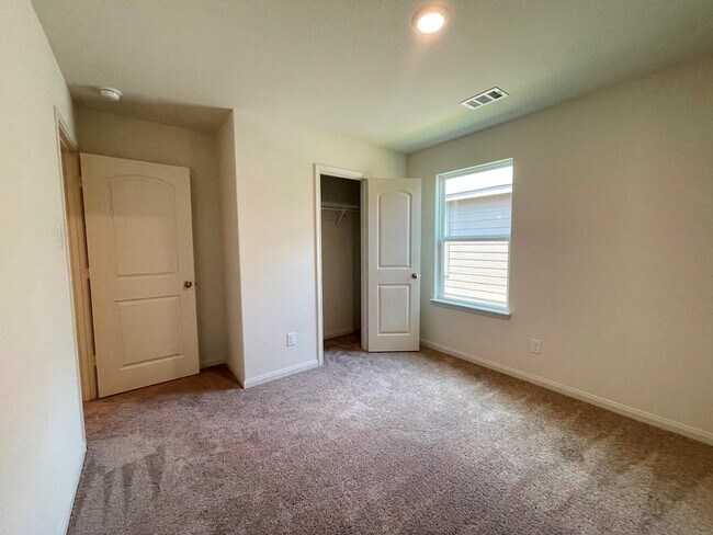 Building Photo - 313 Cres Park Dr
