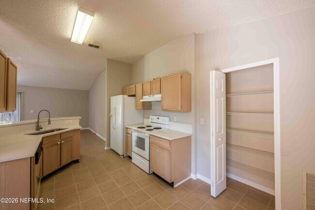 Building Photo - 570 Manship Dr