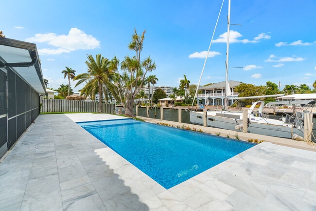 Building Photo - 273 Tropic Dr