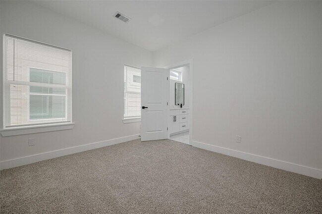 Building Photo - 7546 Charlie St