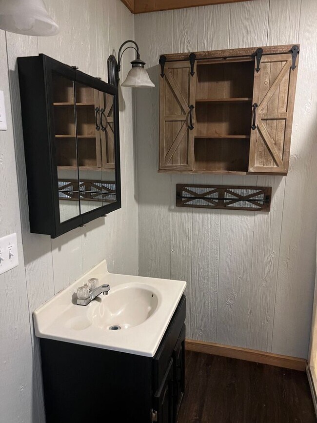 Building Photo - Hilltop Retreat with Stunning Views – Fully Remodeled 3BR/2BA Home