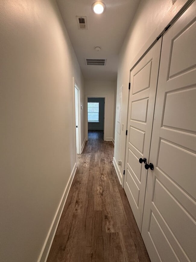 Building Photo - Updated 3BR Home Near Tennessee River | Pet Friendly