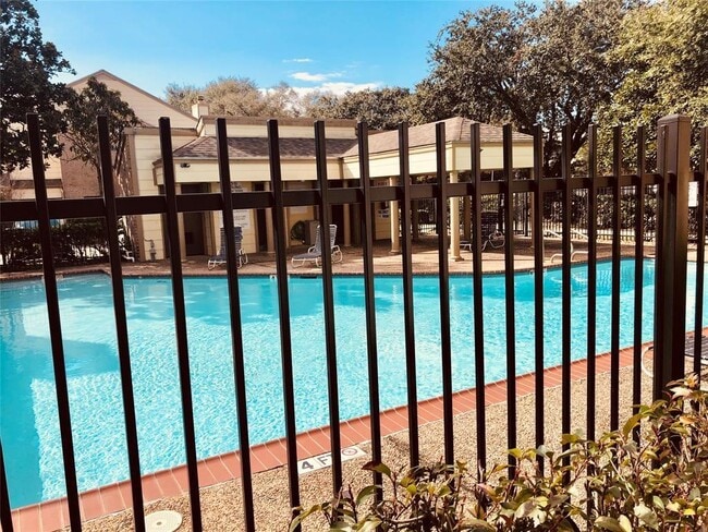 Building Photo - 8299 Cambridge St