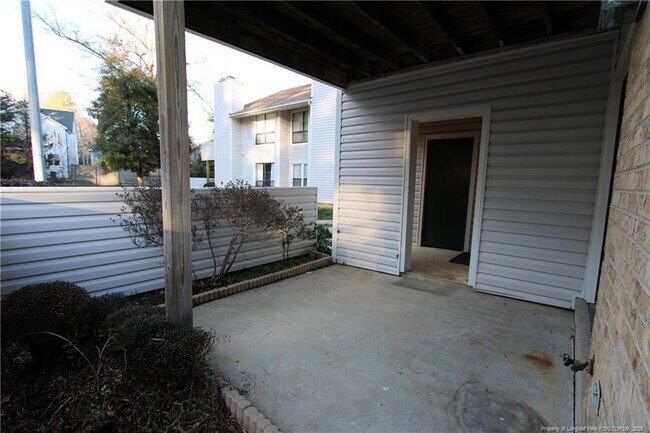 Building Photo - 118 Manhattan Ct