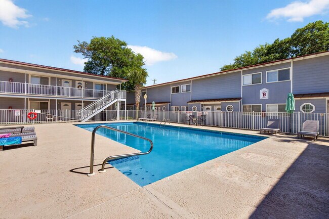 Building Photo - 1282 Beach Blvd
