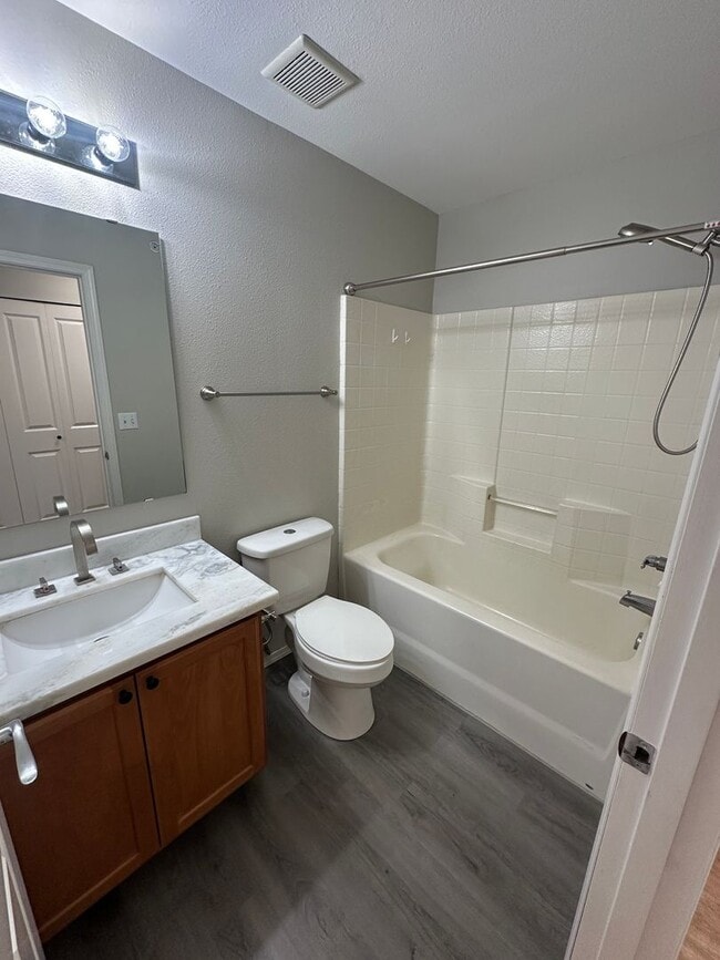 Building Photo - 2350 Simmons St