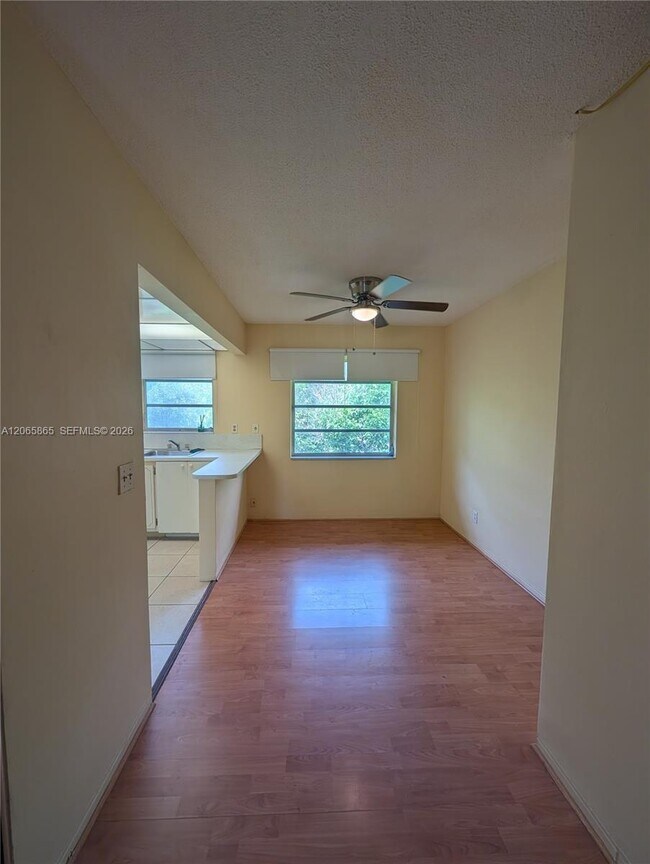 Building Photo - 900 Tallwood Ave