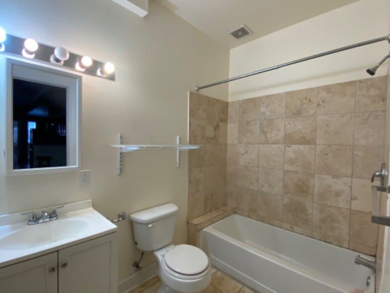 Building Photo - 1624 N 16th St