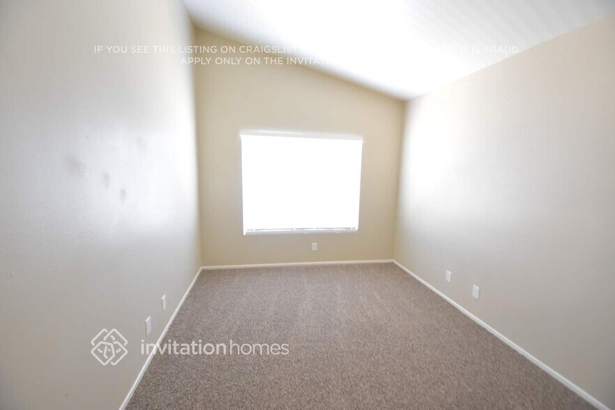 Building Photo - 24340 Saddlebag Ct