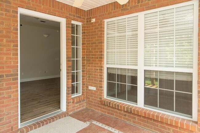 Building Photo - 274 Tecumseh Ln