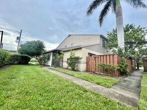Building Photo - Cedarbend 5274-3