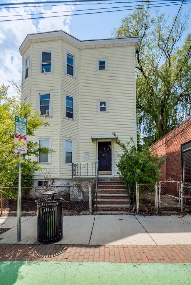 Building Photo - 354 Beacon St