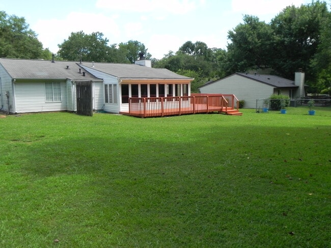 Building Photo - 10360 Plantation Bridge Dr