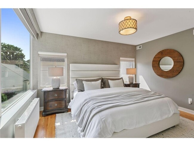 Building Photo - 3933 Zenith Ave S