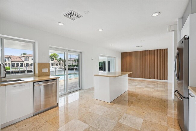 Building Photo - 40 Isla Bahia Dr