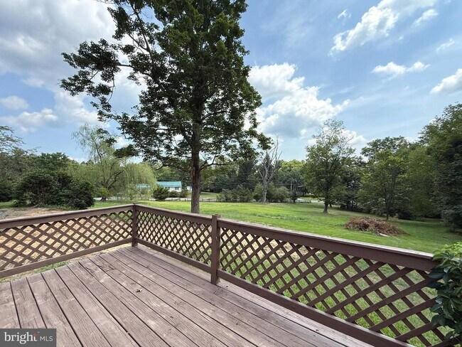 Building Photo - 7697 Hedgesville Rd