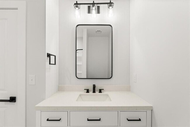 Building Photo - 2895 Jones Mill Rd