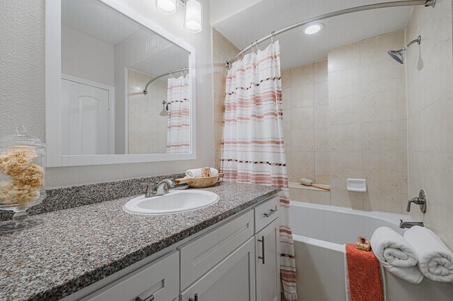 Building Photo - Bright, Open, & $500 Off