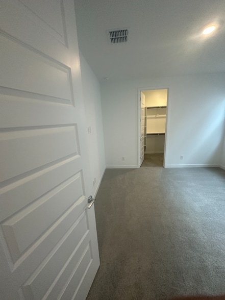 Building Photo - 9835 W Cheery Lynn Rd