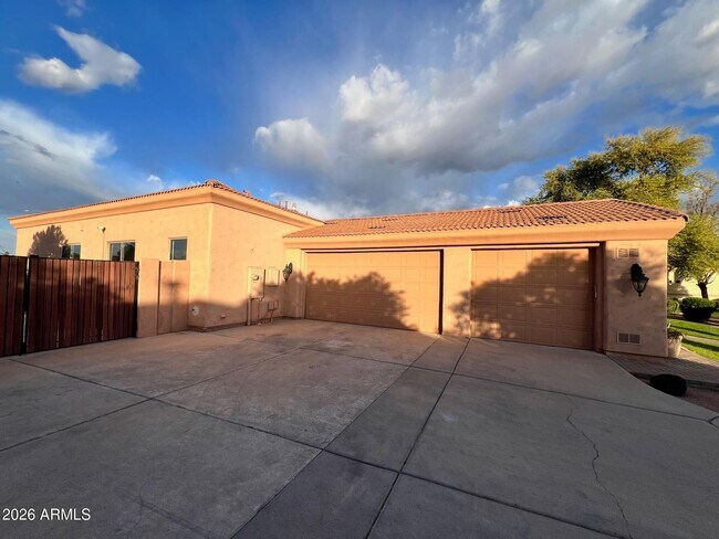 Building Photo - 3550 E June Cir