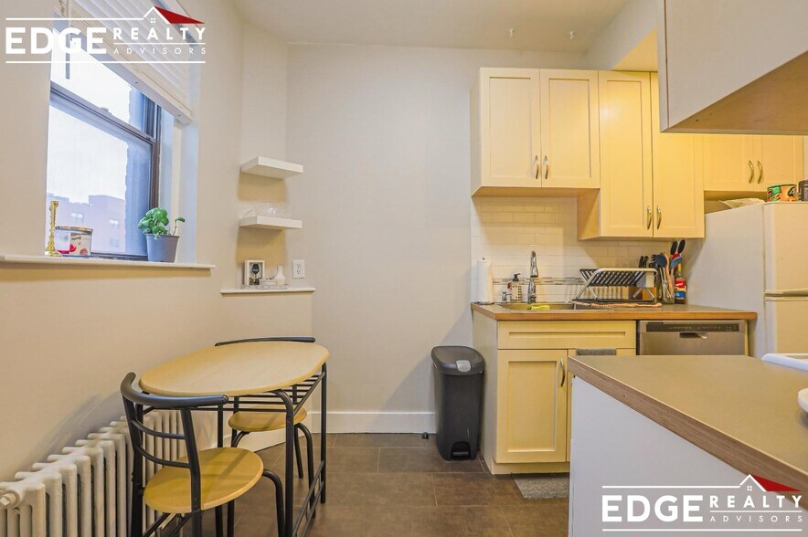 Building Photo - 11 Gorham St