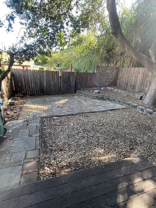 Building Photo - 1424 E 20th St