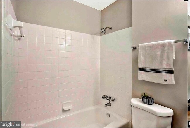 Building Photo - 2919 Seminole Rd