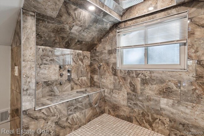 Building Photo - 23944 Fordson Dr