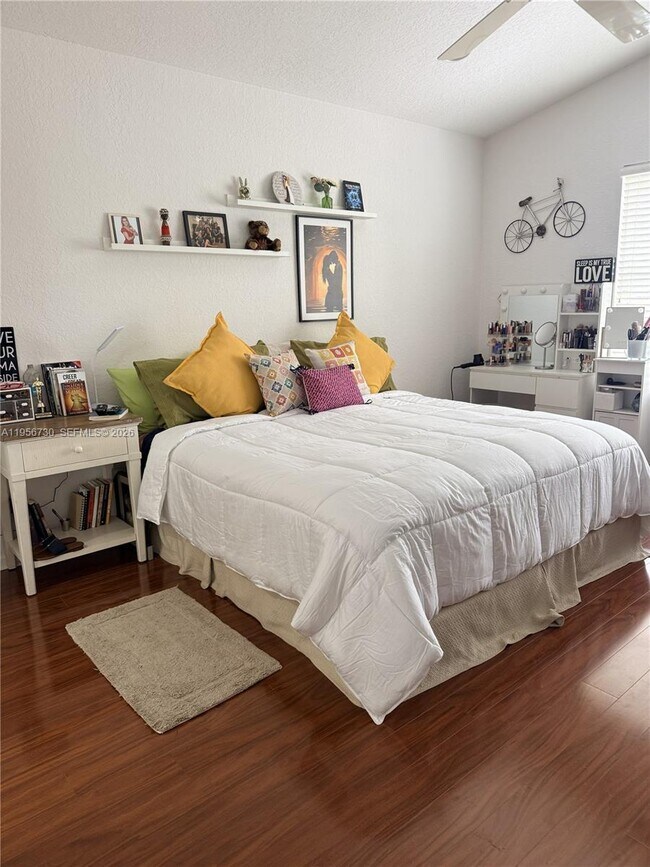 Building Photo - 10390 Utopia Cir E
