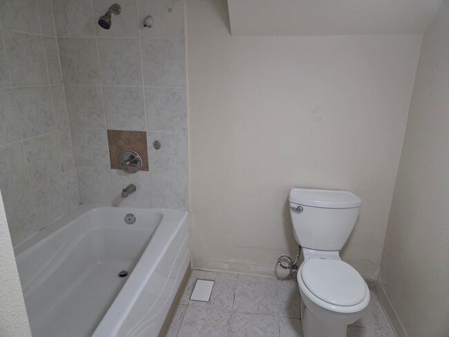 Building Photo - Great Northside 4 bed 2 bath home