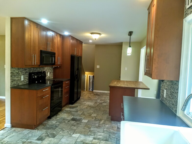Kitchen - 16351 Petro Dr