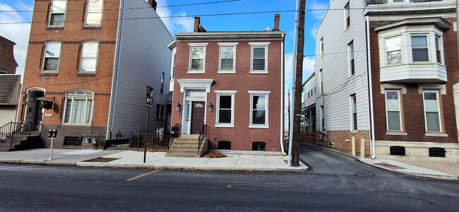 Primary Photo - 323 Cumberland St