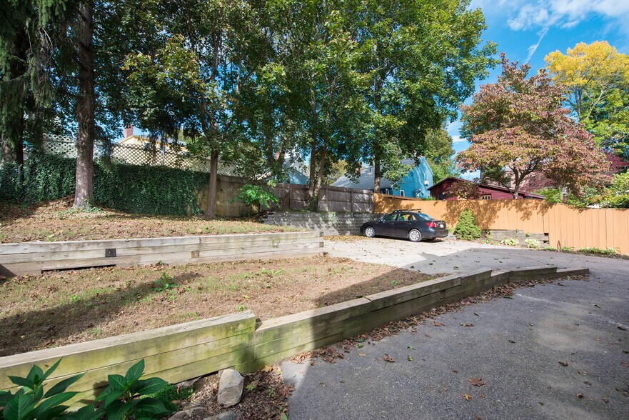 Building Photo - 69 Dennett St