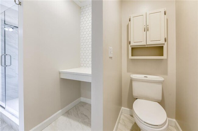 Building Photo - 2232 Woodbriar Dr
