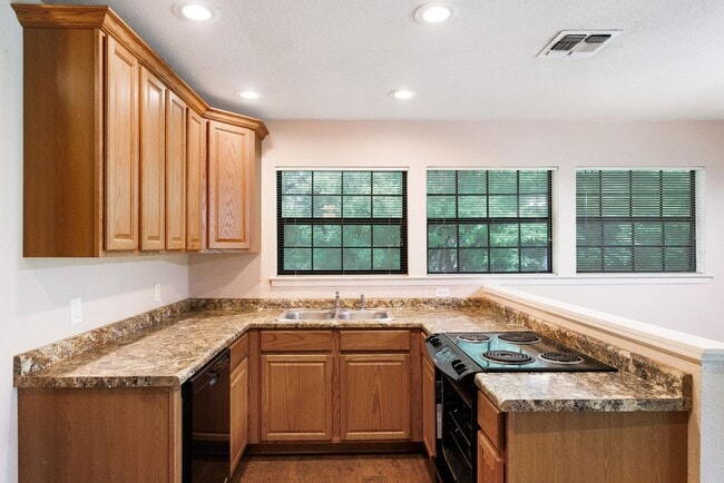 Building Photo - 9423 Aqua Dr