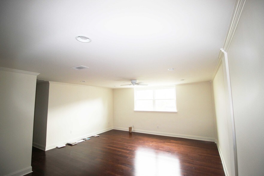 Building Photo - 2511 St Charles Ave
