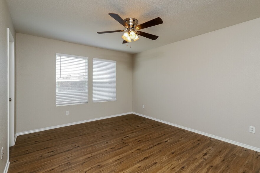 Building Photo - 10210 Castello Cyn