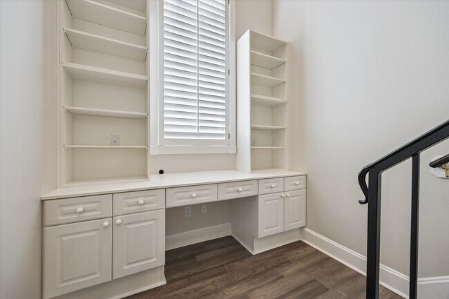 Building Photo - 2422 Dorrington St