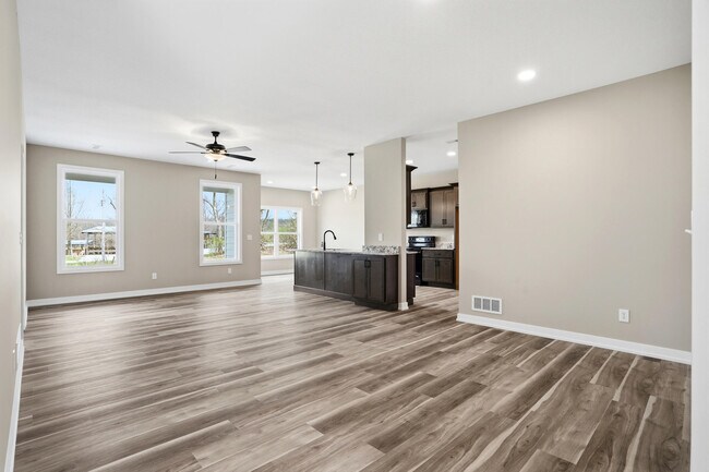 Building Photo - 1044 Stonehaven Dr