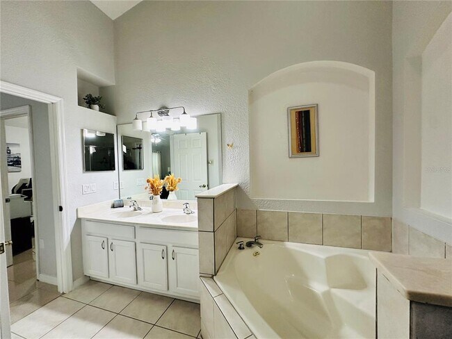 Building Photo - 8885 Palisades Beach Ave