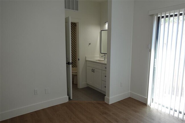 Building Photo - 2714 Nueces St