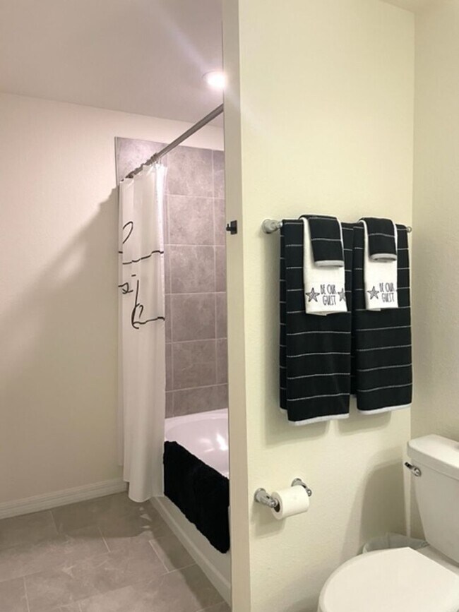 Building Photo - 2/2 MONTHLY RENTAL - GOLF/TENNIS CENTER - LAKEWOOD RANCH AVAILABLE FOR SPRING/ SUMMER!