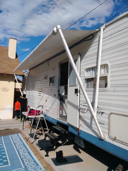 Building Photo - 7401 W Sunnyslope Ln