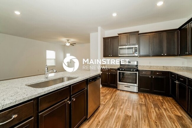 Building Photo - 5 Bedroom Pet-Friendly Home in New Braunfels, TX with Main Street Renewal