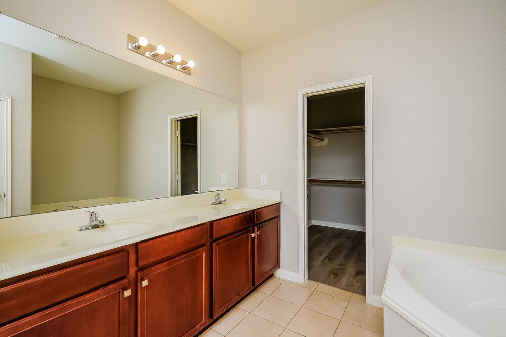 Building Photo - 1006 Primrose Dr