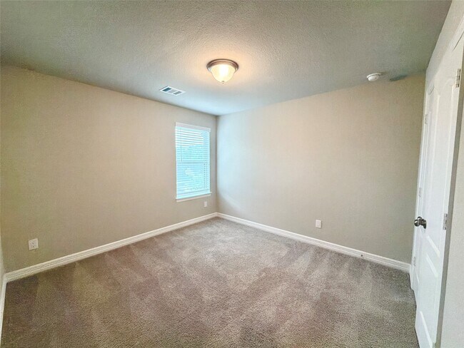 Building Photo - 415 Northern Pike Dr